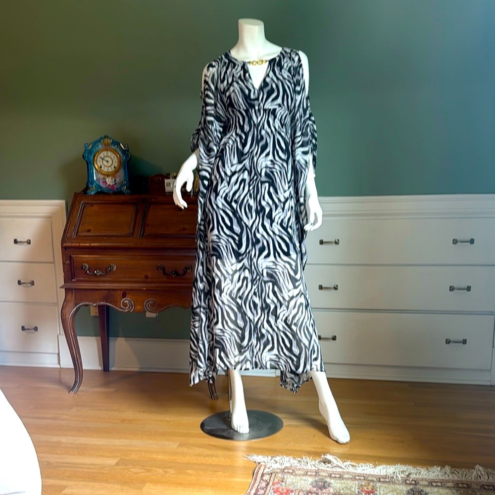 Jennifer Lopez Black and White Cold Shoulder Resort Gown
